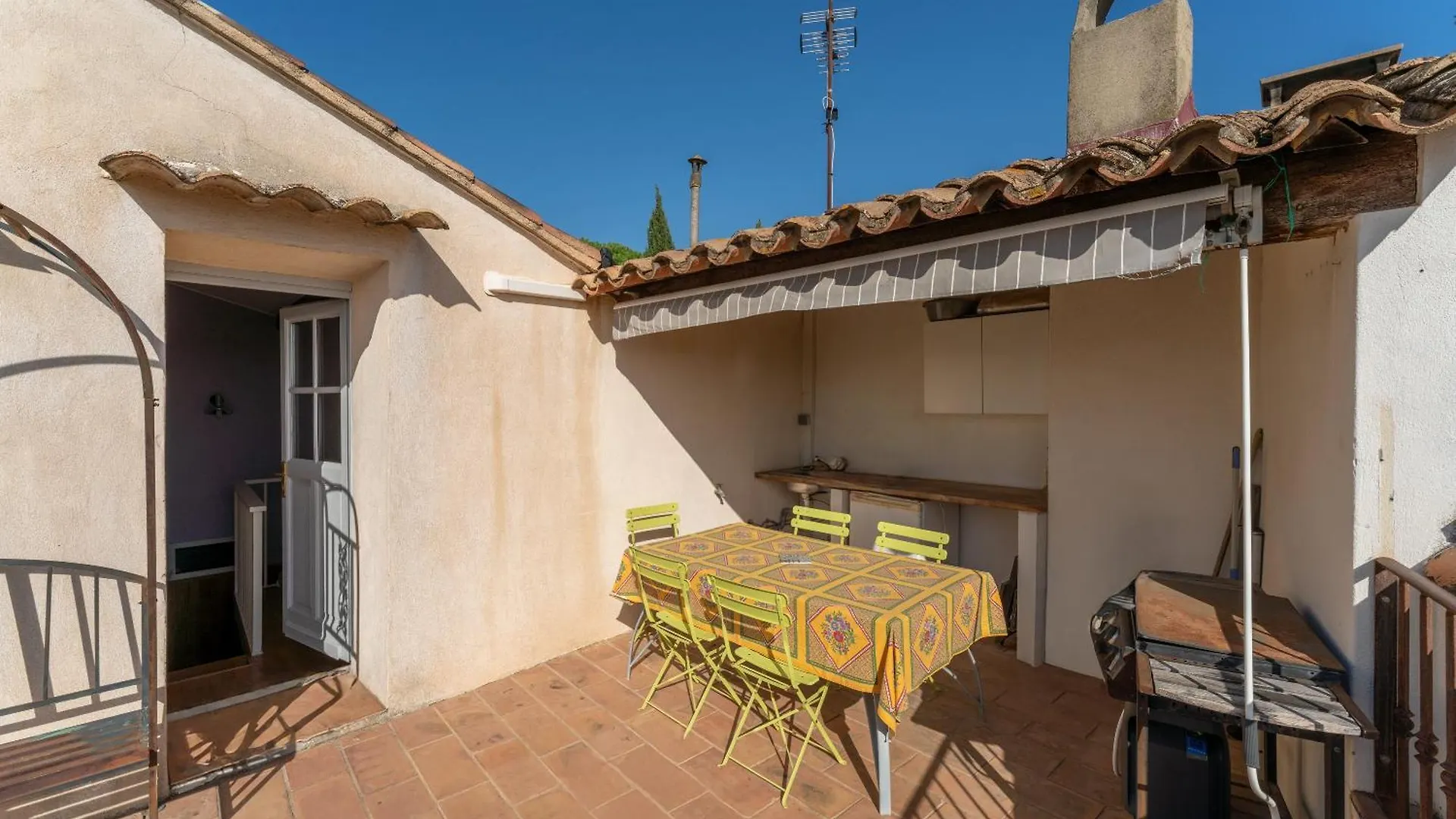 Maison Avec Vue Sur Les Alpilles Les Angles  0*, Les Angles (Gard)