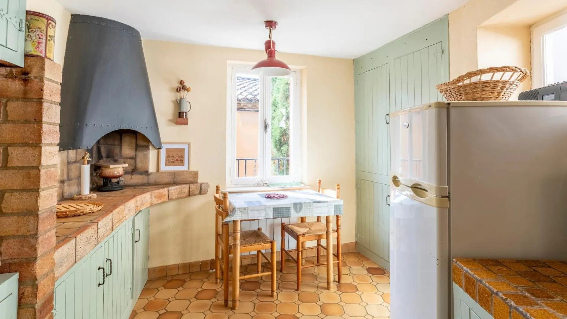 Maison Avec Vue Sur Les Alpilles Les Angles